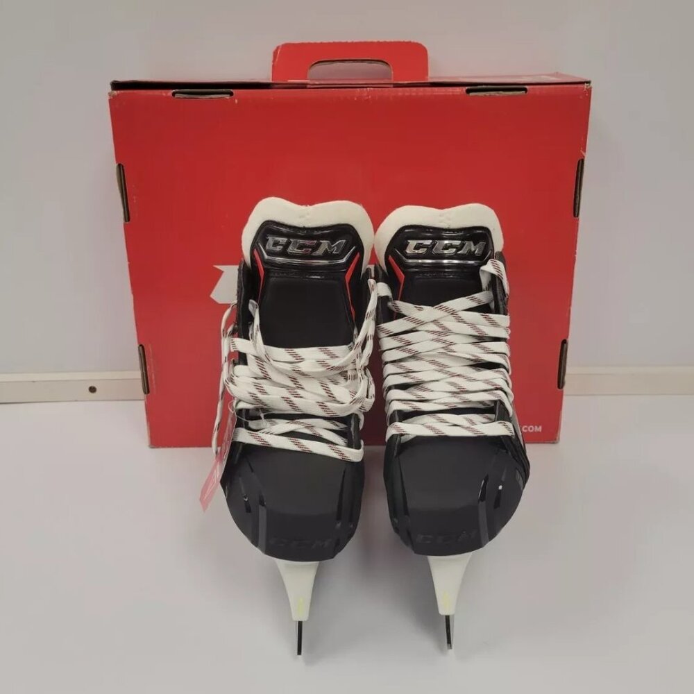 (70222-2) CCM JSFT2SRD Hockey Skates - Size 7.5